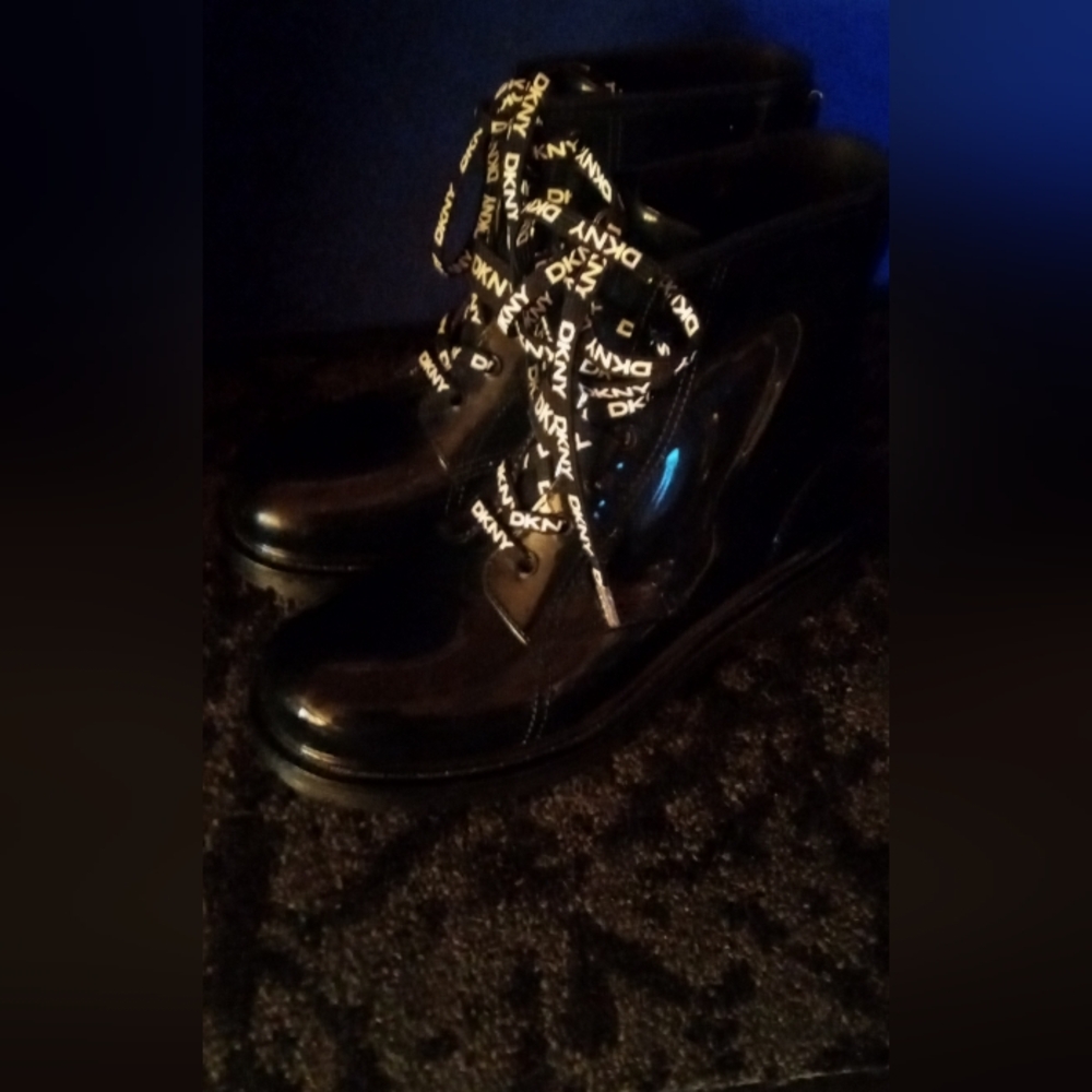 DKNY Black Boots with Logo Laces high glossy - Picture 4 of 7